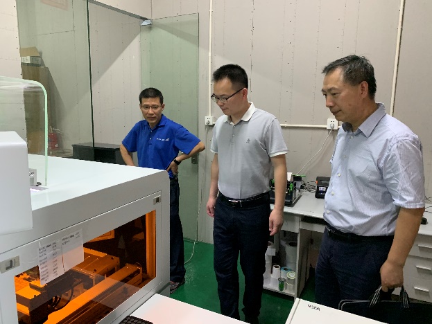 副校长杨俊杰带队赴上海正勤电子有限公司调研